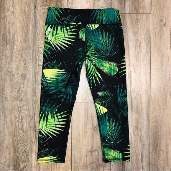 Fabletics Nature Bra and Legging Workout Set - Picture 7 of 9